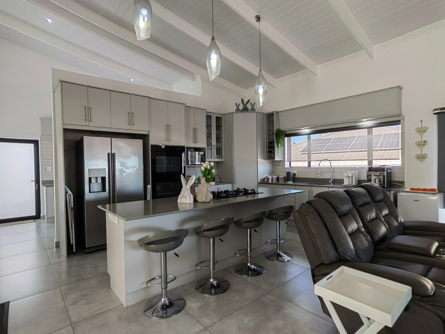 4 Bedroom Property for Sale in Monte Christo Western Cape